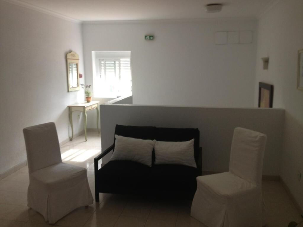 Basic tvåbäddsrum - utsikt mot bergen | Vardagsrum