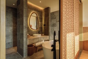 Suite Familiale, balcon, vue montagne | Salle de bain