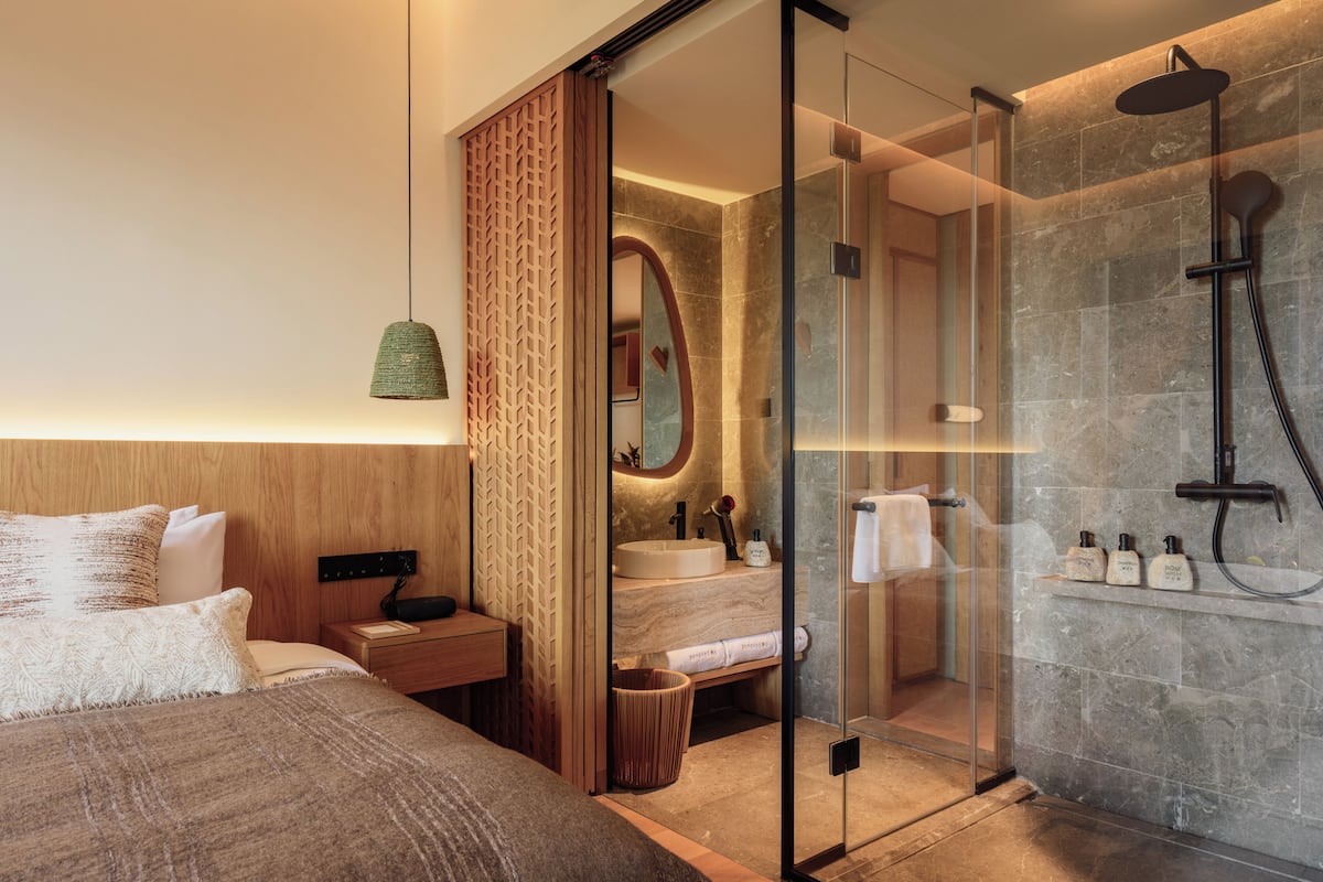 Een minibar, gratis wifi, beddengoed