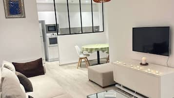 Appartement, 1 slaapkamer, roken | Woonkamer | Boeken