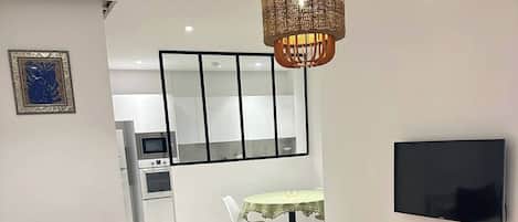 公寓, 1 間臥室, 吸煙房 | 客廳 | 書籍