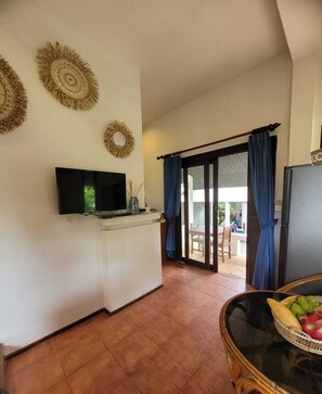 Interior - White lotus house (Maret)