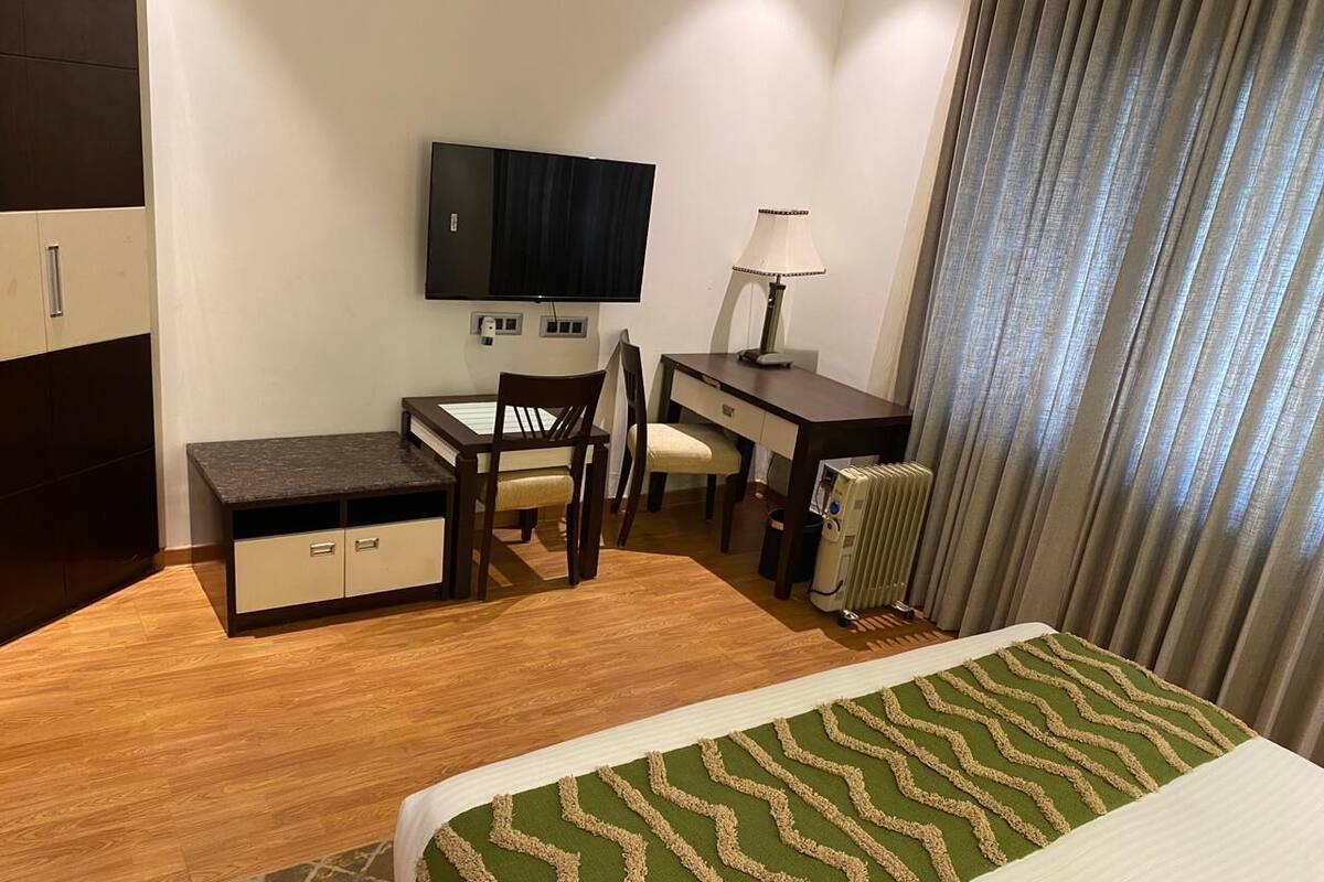 Deluxe-Zimmer, Nichtraucher | Zimmersafe, Schreibtisch, laptopgeeigneter Arbeitsplatz