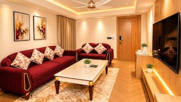 Junior Studio Suite | Living area | 36-inch LED TV with digital channels