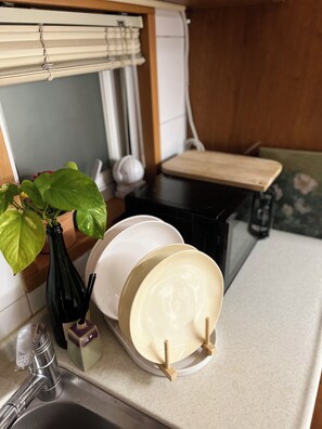 Fridge, microwave, stovetop, dishwasher - Spacious 2-bedrooms apartment in Hannam, River View, UN village. (Seoul)