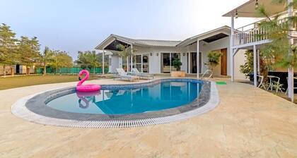 Elivaas Vedaaz 4 BHK Farmhouse With pool