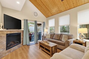 Smart TV, fireplace
