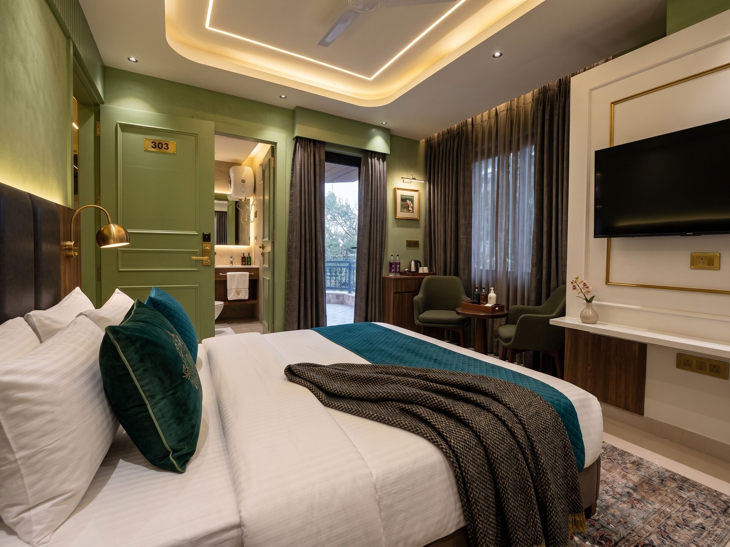 Premium bedding, desk, laptop workspace, rollaway beds