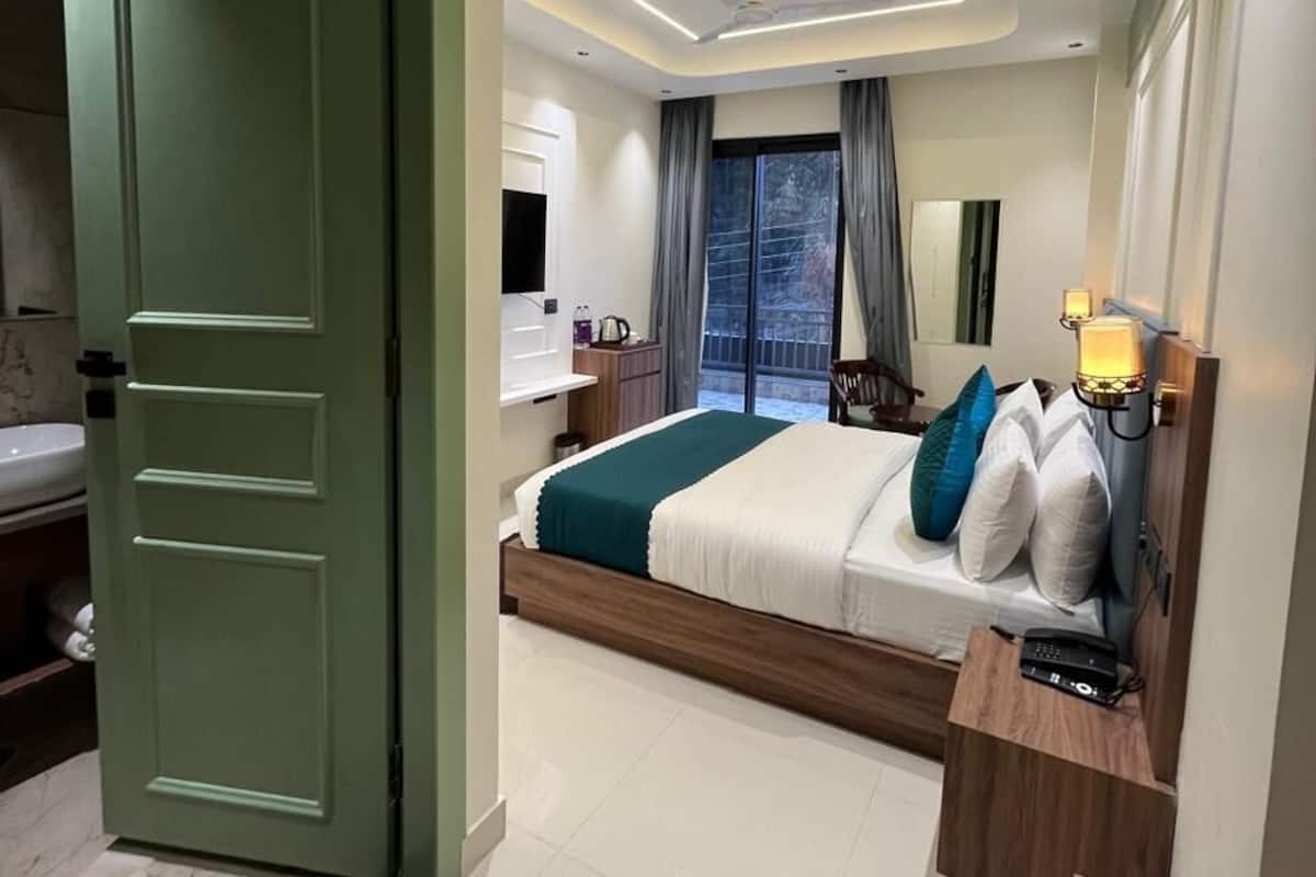 Deluxe Room, Hill View