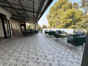 Outdoor dining - Hotel Central Park Inn (Dehradun)