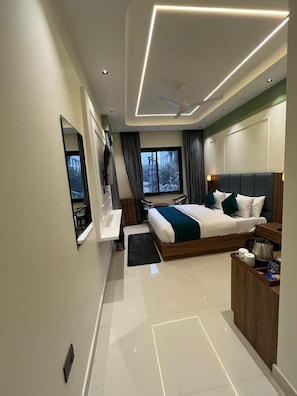 Ropa de cama de alta calidad y escritorio