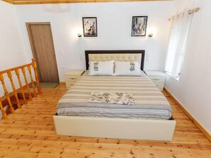 Bügeleisen/Bügelbrett, Reisekinderbett, WLAN, Bettwäsche