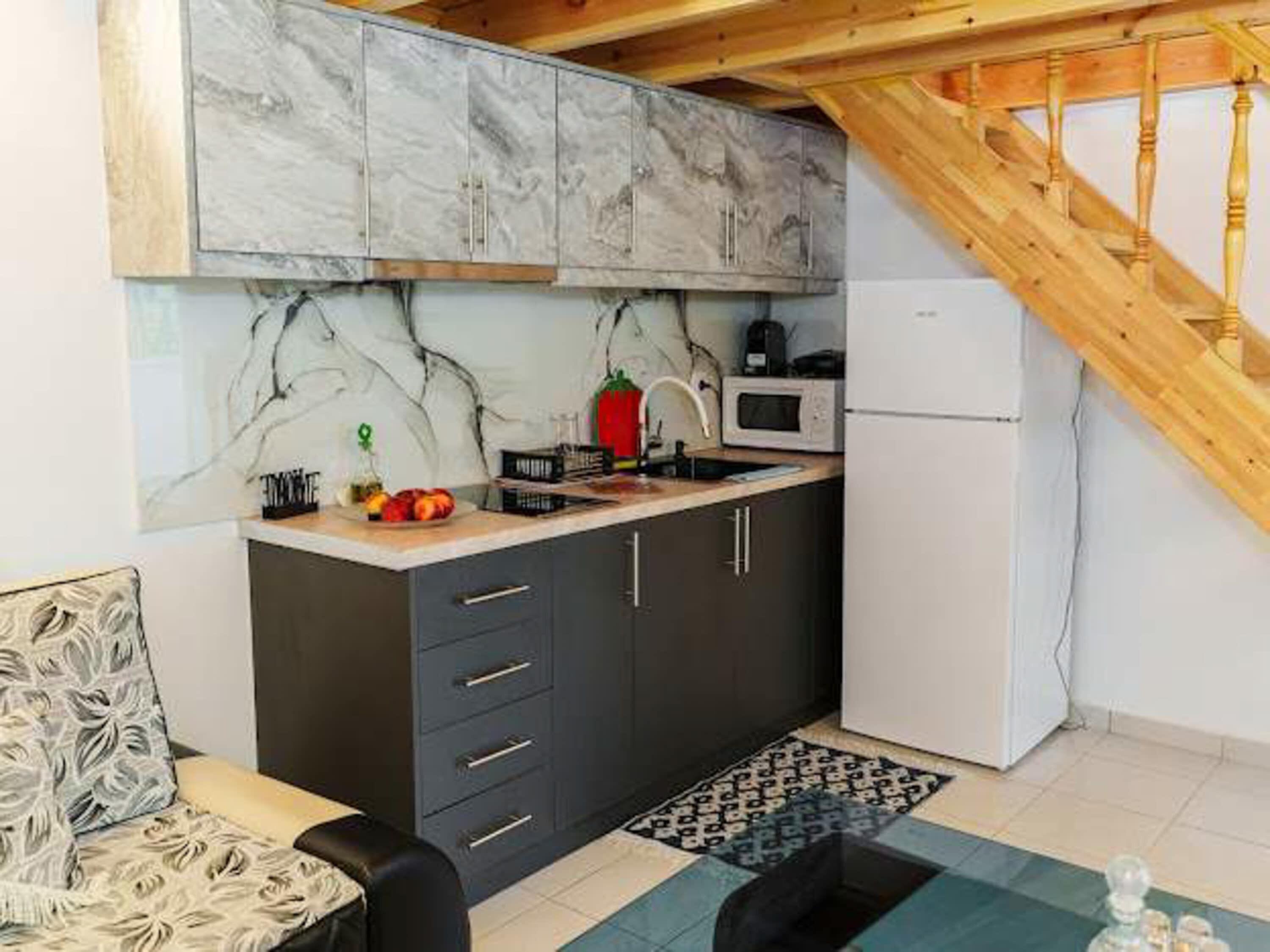 Fridge, microwave, stovetop, coffee/tea maker