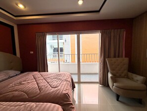 Bed sheets - Cozy Studio with Balcony - Pratumnak Hill (Muang Pattaya)