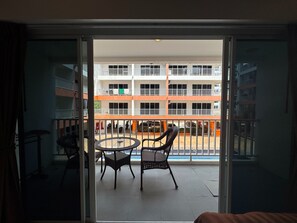 Interior - Pool-View Studio with Balcony - New Nordic VIP 4, Pratumnak (Muang Pattaya)