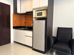 Interior - Comfortable Pool-View Studio with Balcony - Pratumnak, Pattaya (Muang Pattaya)