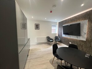 Apartment | Interior - Deluxe Single Room (Manchester)