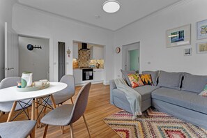 Living area - Stylish 2-Bed Villa · Garden · Central Edinburgh (Edinburgh)