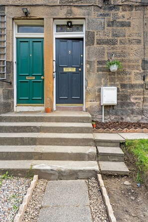 Exterior detail - Stylish 2-Bed Villa · Garden · Central Edinburgh (Edinburgh)