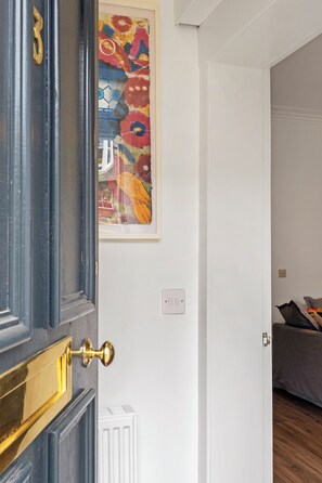 Interior - Stylish 2-Bed Villa · Garden · Central Edinburgh (Edinburgh)