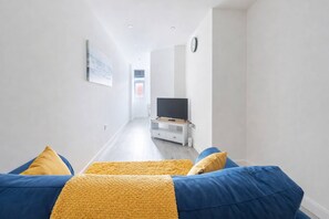 TV - Modern Leicester 1-Bed Fast Wi-Fi (Leicester)