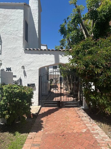 3 Schlafzimmer plus 2 Bäder in Beverly Hills