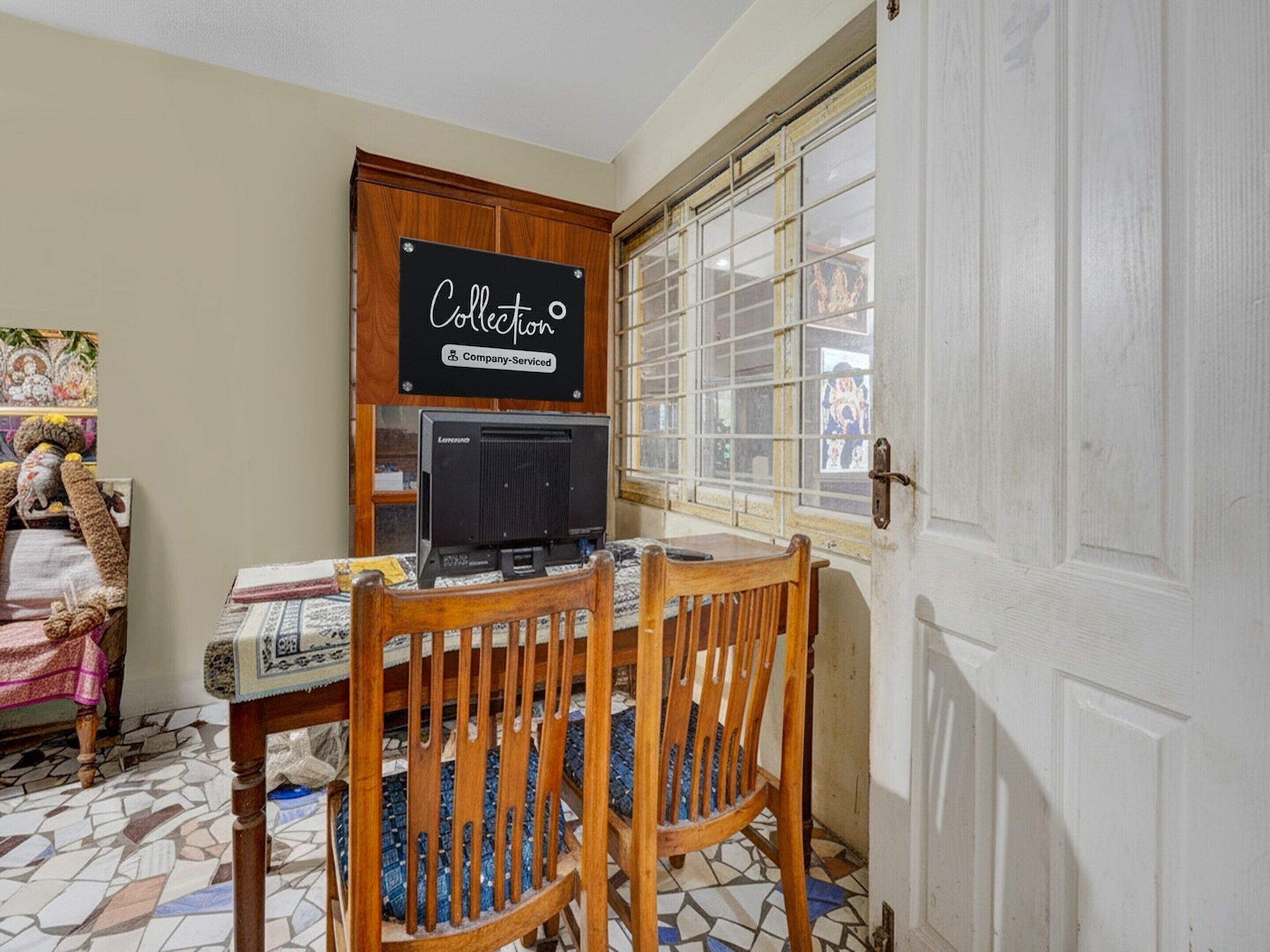 House | Meja sambut tetamu