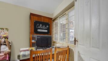 House | Meja sambut tetamu