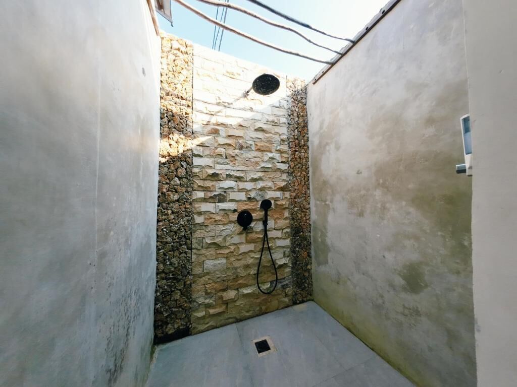 Deluxe Double Room | Bathroom | Shower, towels, toilet paper