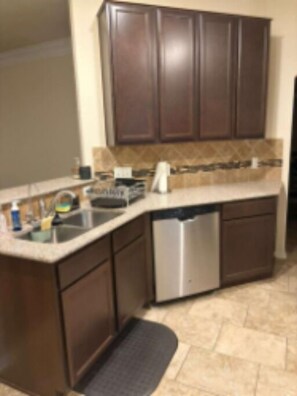 Private kitchen - Cozy Elegance • Comfortable Home in Quiet Tomball (Tomball)