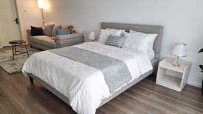 1 bedroom, iron/ironing board, WiFi, bed sheets - Cozy Studio Apartment in Kilimani near Yaya Centre (Nairobi)