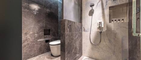 Luxury Double Room, Courtyard View | Bathroom