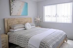 3 bedrooms, iron/ironing board, internet, bed sheets