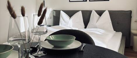 Deluxe Apartment, Mountain View | Premium bedding, laptop workspace, cribs/infant beds, free WiFi