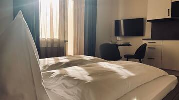 Deluxe Apartment, Mountain View | Premium bedding, laptop workspace, cots/infant beds, free WiFi