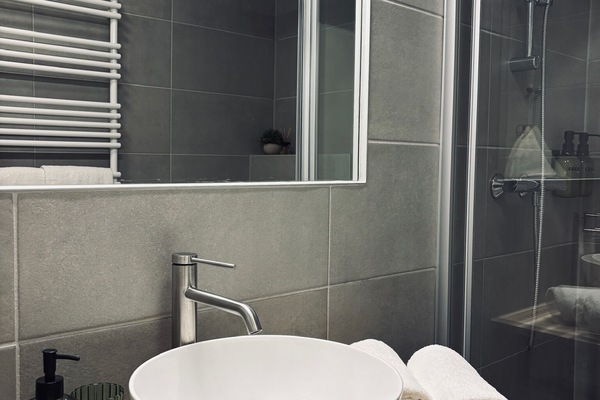 Shower, free toiletries, hair dryer, towels