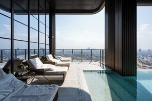 Hồ bơi ngoài trời 