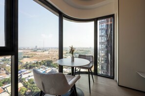 Apartamento estándar, vistas al río | Restauración