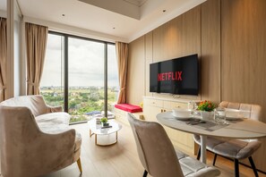 Căn hộ phong cách cổ điển, quang cảnh sông | Khu phòng khách