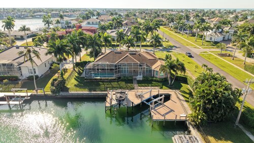 Waterfront, Private Pool, Walk to Tigertail Beach, Best of Marco!