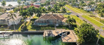Waterfront, Private Pool, Walk to Tigertail Beach, Best of Marco!