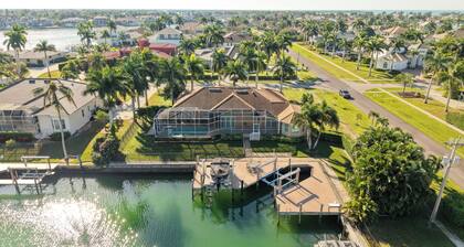 Waterfront, Private Pool, Walk to Tigertail Beach, Best of Marco!