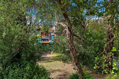 The Lohr Shack - 150 metres from the Beach