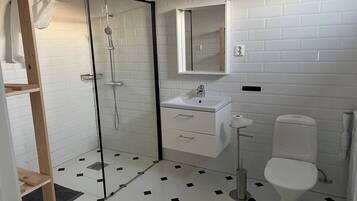 Apartment, 2 Schlafzimmer, Balkon | Badezimmer