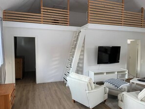 อพาร์ทเมนท์, 2 ห้องนอน, ระเบียง | ห้องนั่งเล่น