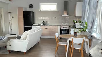 Apartment, 2Â Schlafzimmer, Balkon | Wohnzimmer