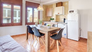Fridge, microwave, dishwasher, cookware/dishes/utensils - Centro peatonal Roses by Interhome (Roses)
