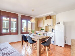 Fridge, microwave, dishwasher, cookware/dishes/utensils - Centro peatonal Roses by Interhome (Roses)