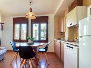 Fridge, microwave, dishwasher, cookware/dishes/utensils - Centro peatonal Roses by Interhome (Roses)