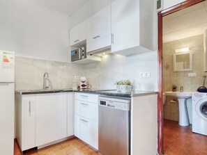 Fridge, microwave, dishwasher, cookware/dishes/utensils - Centro peatonal Roses by Interhome (Roses)